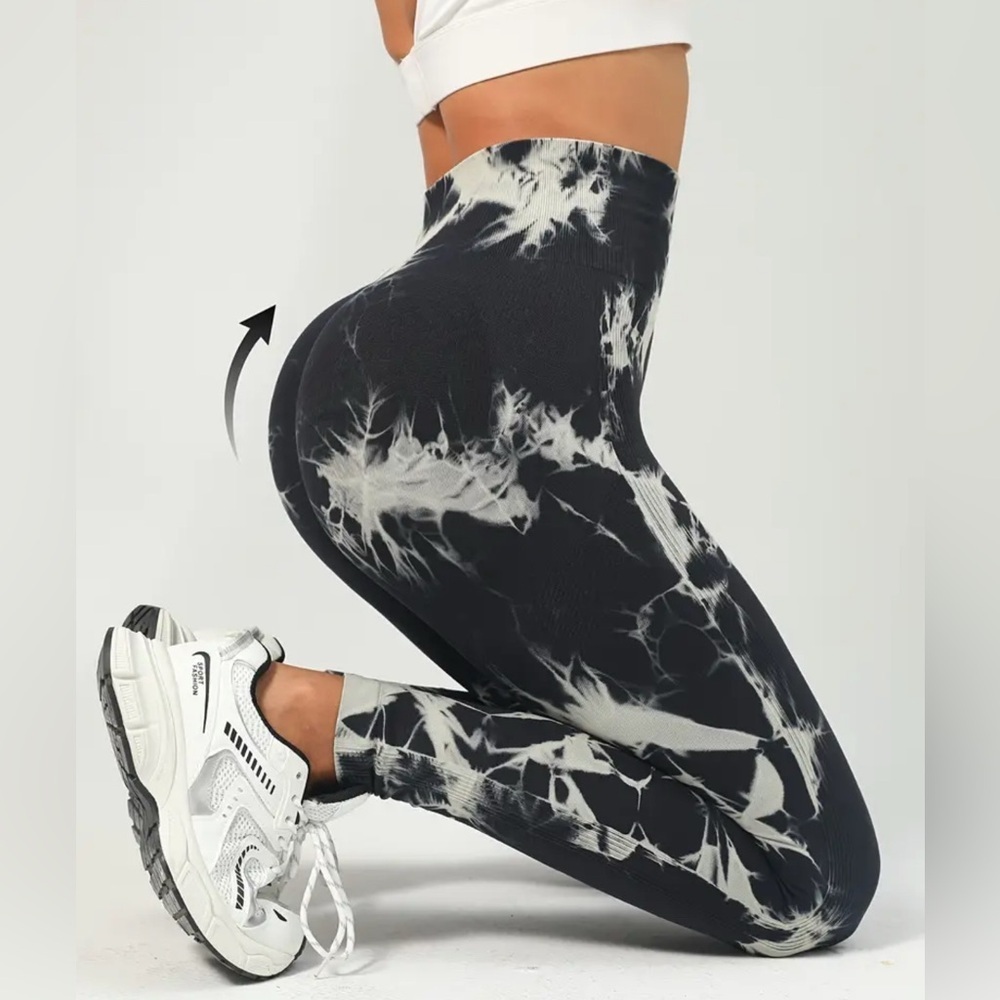 Tie dye leggings, Flattering high waist/ tummy control/ butt lifting scrunch. - Picture 3 of 4
